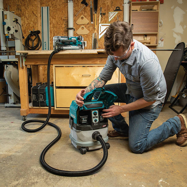 Makita GCV02PMX 40V max XGT Cordless 2.1 Gal. HEPA Dust Extractor Kit, AWS Capable (4.0Ah)